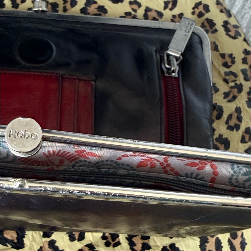 HOBO The Original Lauren wallet/ clutch, black with silvertone double frame. - Picture 7 of 10